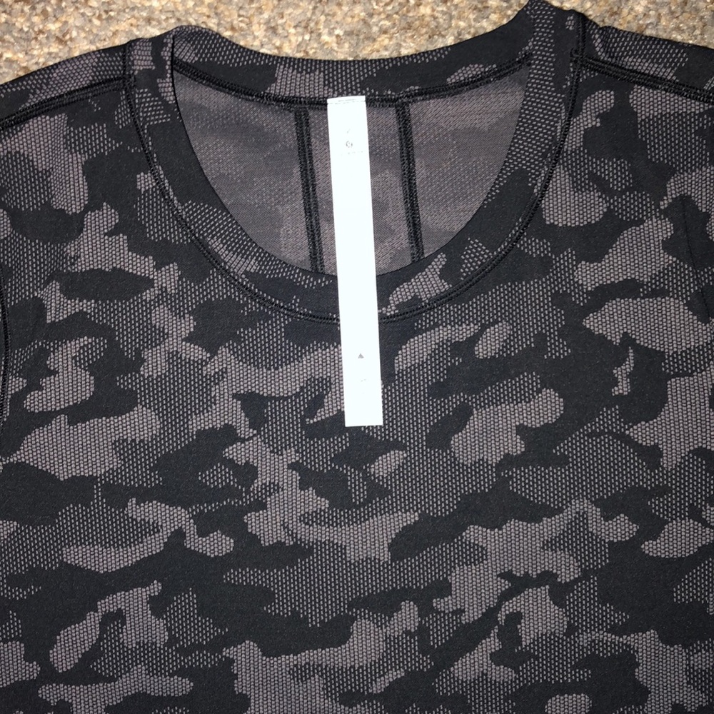 Lululemon Long Distance Tank top. 2 - Picture 3 of 7